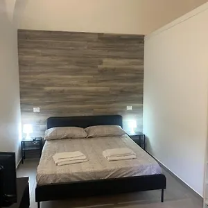 https://casafrancy.lecce-hotels.com