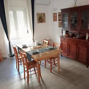 https://limezzi-house.lecce-hotels.com